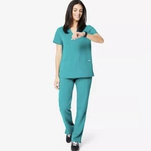 FIGS Scrub Set Top & Pants Women’s Sz Medium Healthcare Nursing Therapist